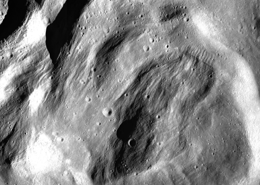A closer look at the slumping bands inside Klute Crater